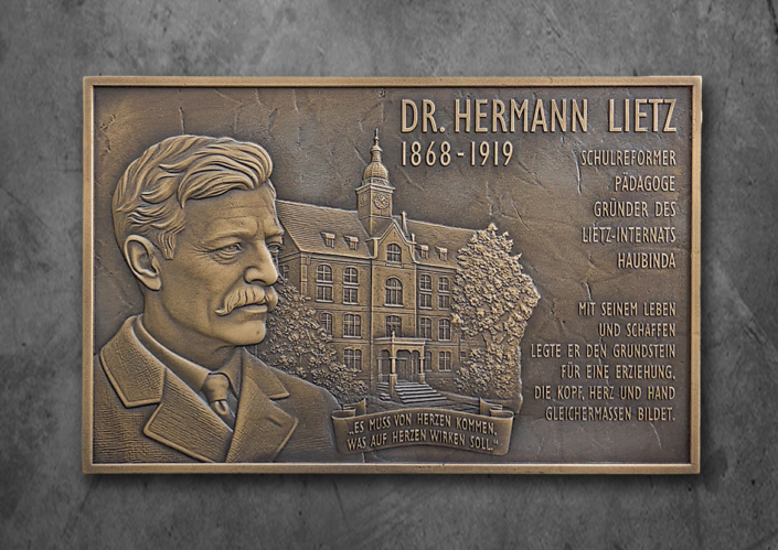Dr. Hermann Lietz, Gedenktafel Bronze, Haubinda