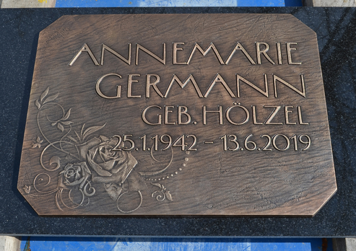 Bronzetafel für Rasengrab Germann