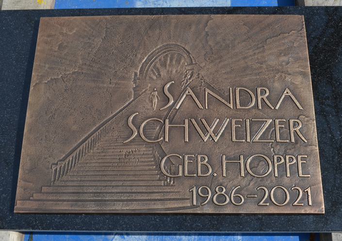 Bronzetafel für Rasengrab Schweizer
