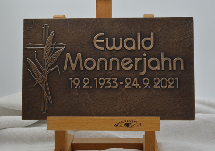 Bronzetafel für Urnengrab Monnerjahn